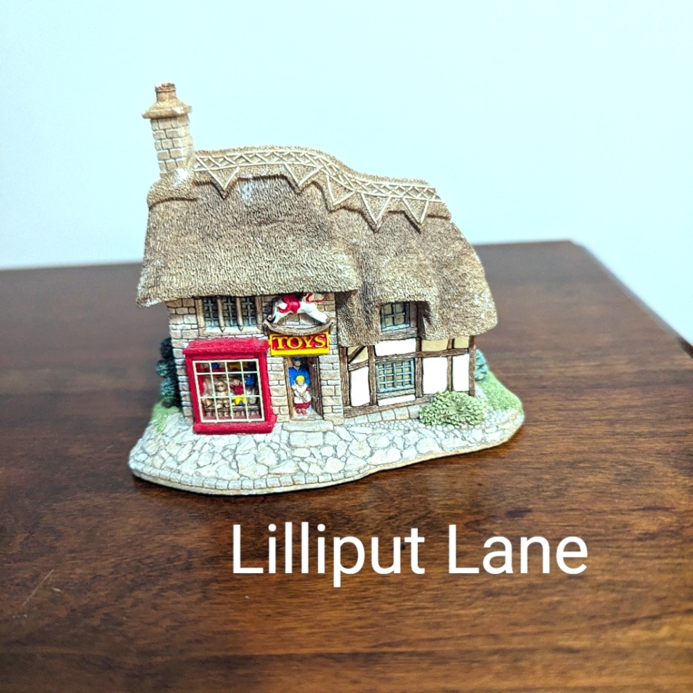 Lilliput Lane 1994 Village Toy Shop. Charming Miniature Cottage Figurine. GUC.